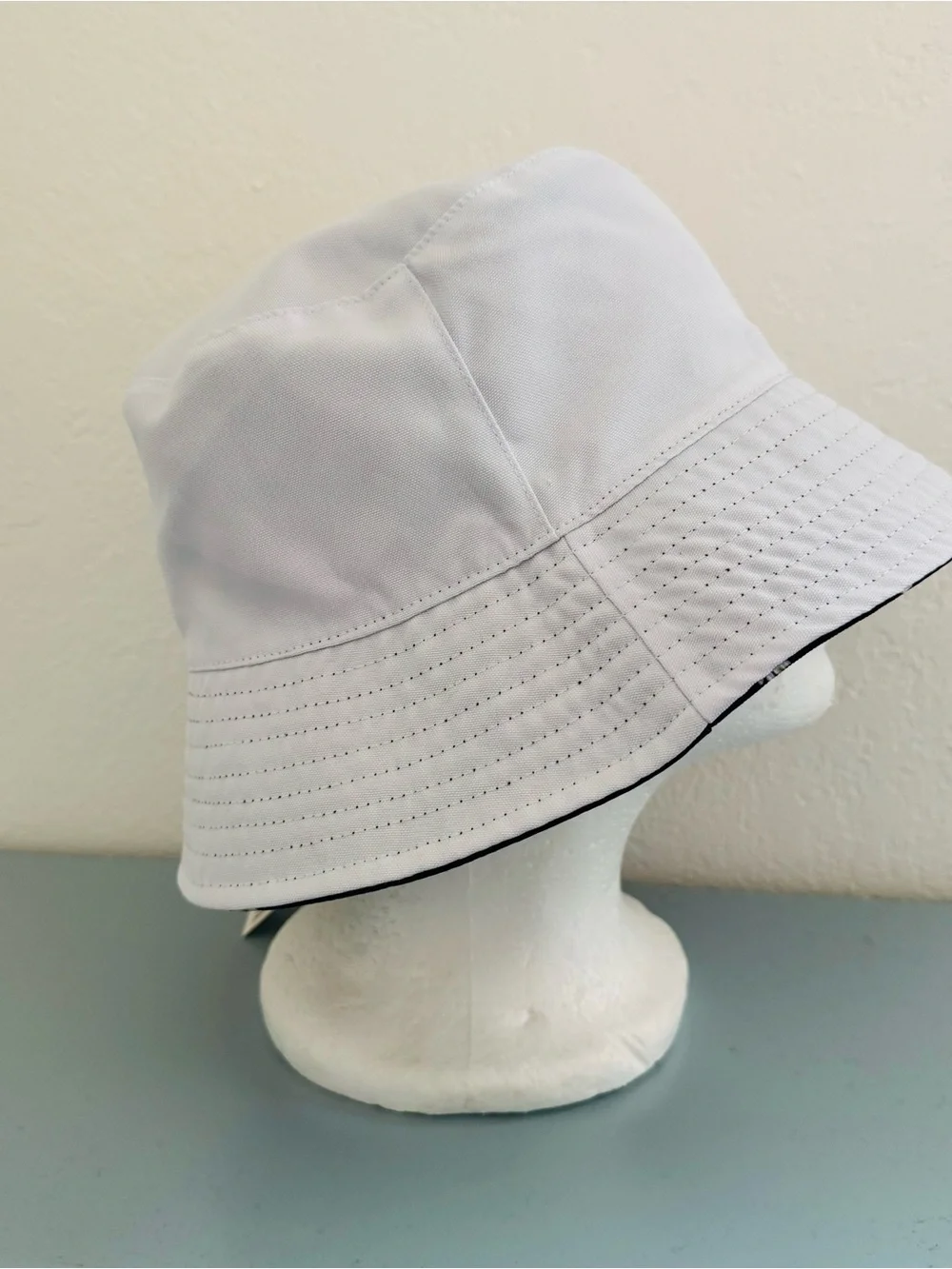 NWTAlice + Olivia Daisy Floral Bucket Hat